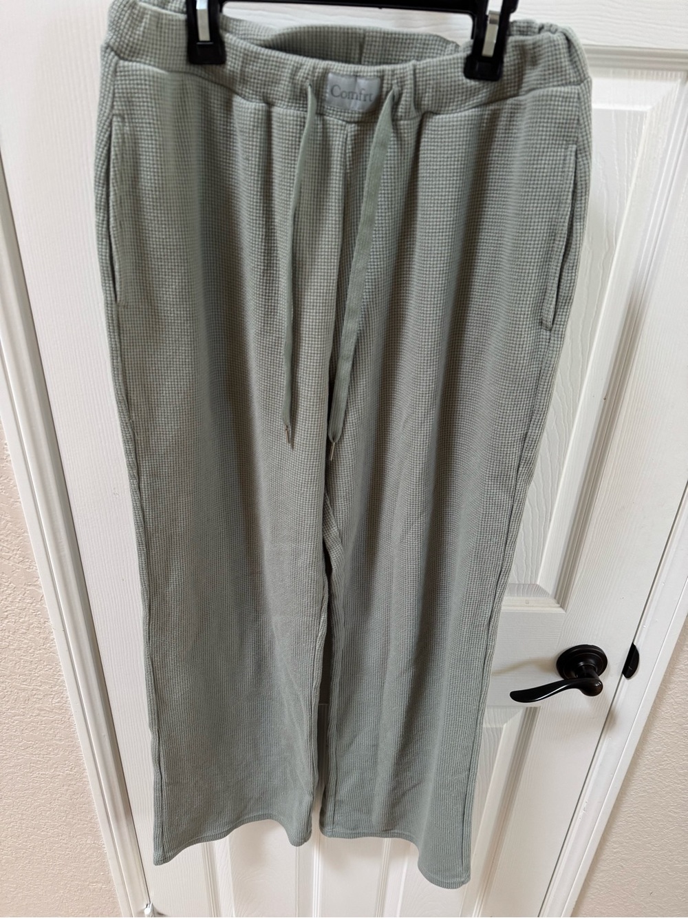 Comfrt Wide-Leg Drawstring lounge pants in Sage Green